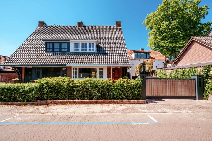 Ambachtstraat 2 in Laren Foto