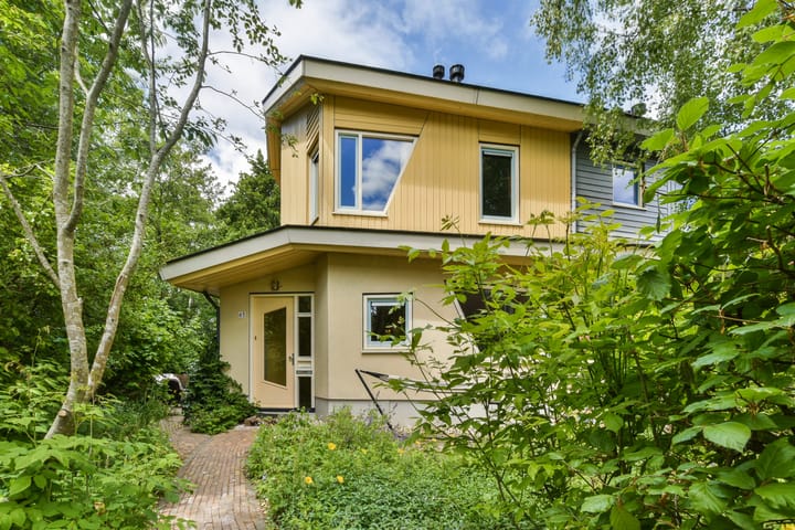 Photo of property Ambt. Dorknoperlaan 65, Almere