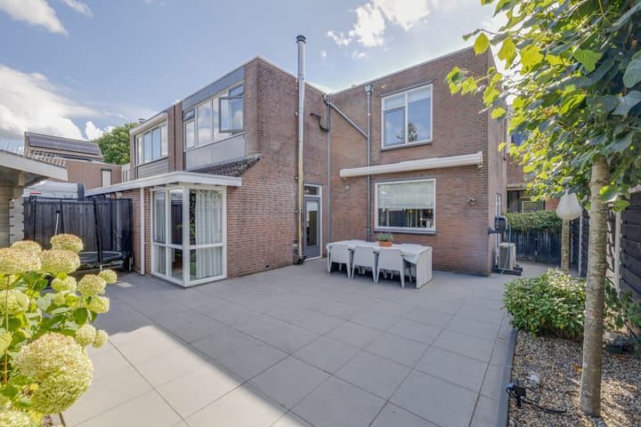 Ambtsrichtersveld 307 in Apeldoorn