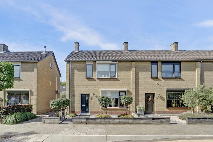 Photo of property Anjerstraat 13, Sint-Maartensdijk