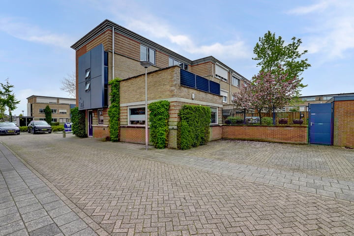 Photo of property Anke Servaesstraat 1, Spijkenisse