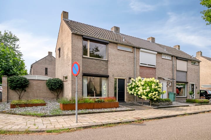 Anna Paulownastraat 18 in Weert
