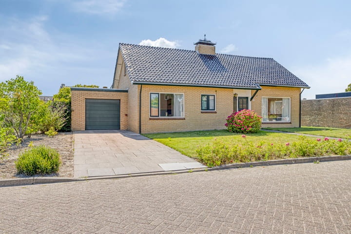 Photo of property Anna van Bourgondiëstraat 34, Sint-Annaland