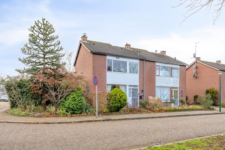 Anna van Burenweg 8 in Grave