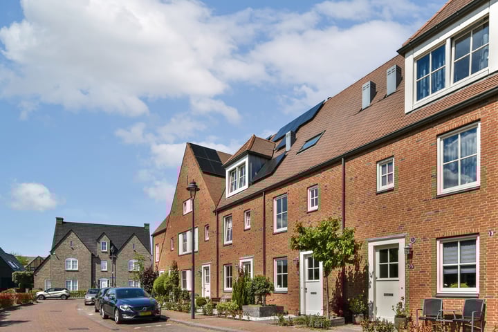 Photo of property Anna van Kleeflaan 25, Hoofddorp