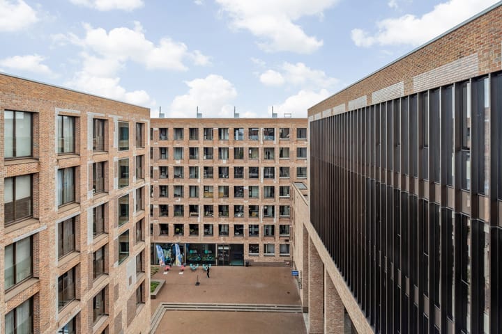 Photo of property Anna van Lotharingentoren 39, Breda