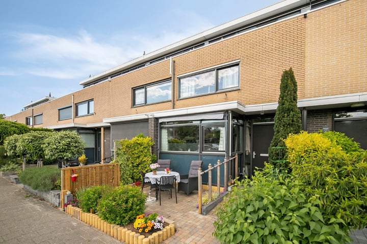 Photo of property Anne Vondelingplantsoen 15, Naaldwijk