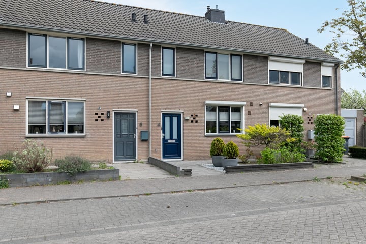 Photo of property Anton van Duinkerkenstraat 4, Raamsdonksveer