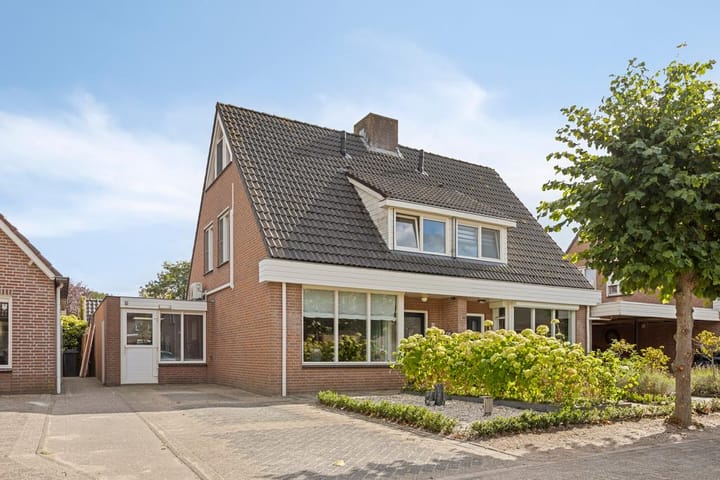 Photo of property Antoniusweg 10, Esch
