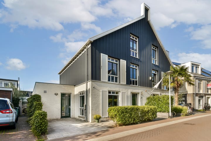 Apollolaan 25 in Oostzaan