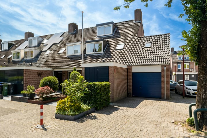 Aquamarijndrift 1 in Nieuwegein