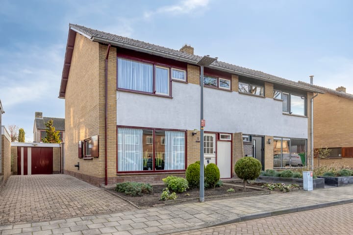 Photo of property Arentzenstraat 1, Varsseveld