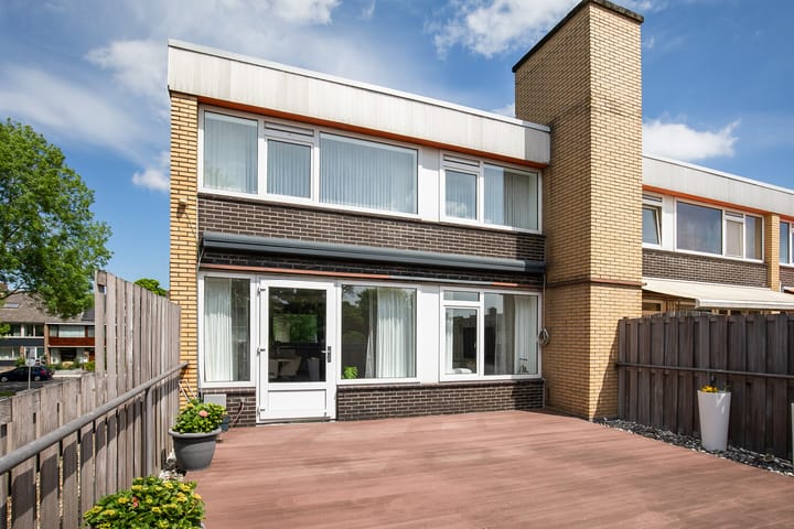 Photo of property Arthur van Schendellaan 48, Uithoorn