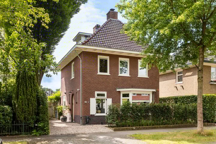 Asselsestraat 297 in Apeldoorn photo