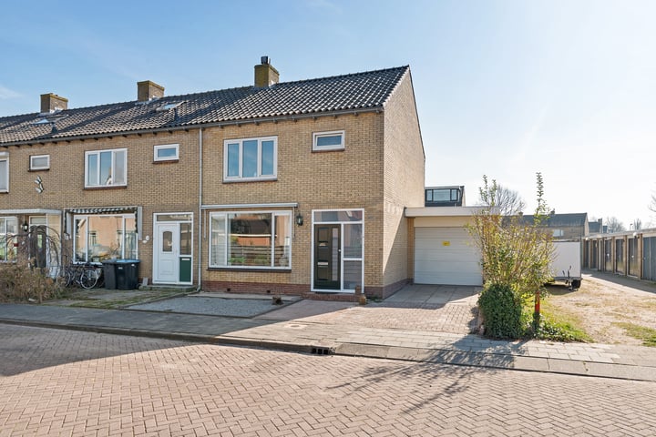 Photo of property Assumburgstraat 1, Assendelft