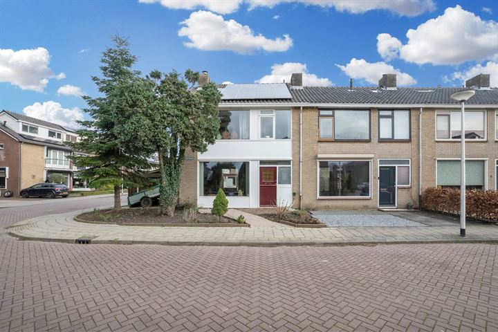 Asterstraat 1 in Oud-Beijerland