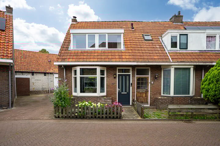 Asterstraat 12 in Leeuwarden