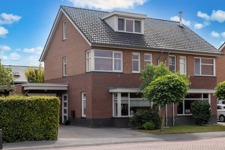Aurelia 4 in Holten