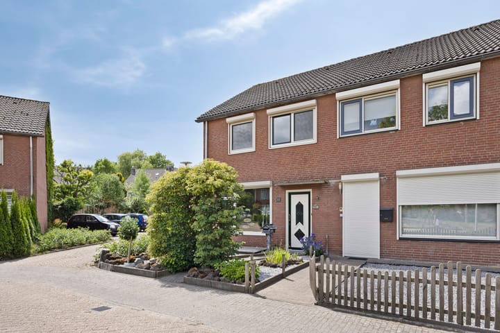 Azaleahof 49 in Zundert foto