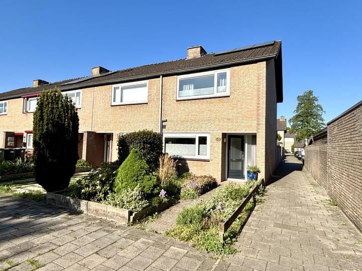 Azurietdijk 153 in Roosendaal