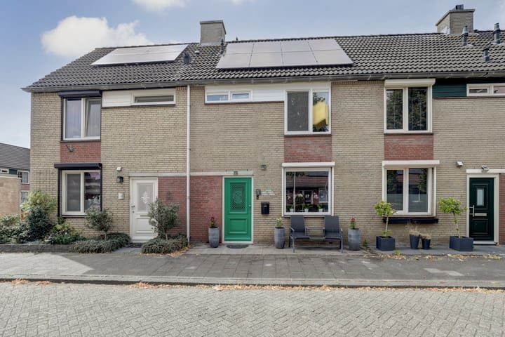 Photo of property Bachbaan 67, Spijkenisse