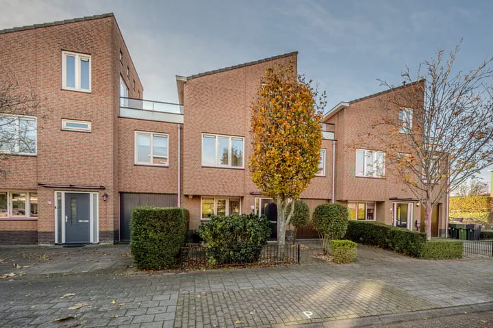 Photo of property Bachlaan 29, Oud-Beijerland