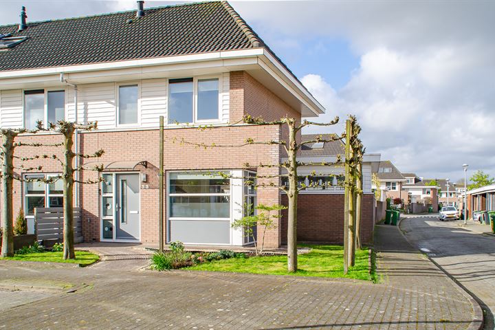 Bachlaan 33 in Nieuw-Vennep