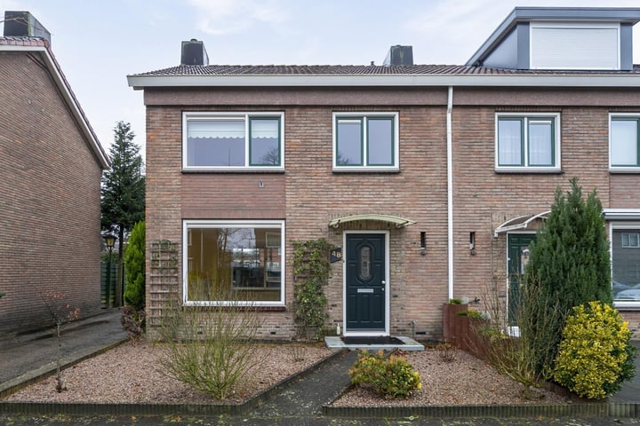 Bachlaan 48 in Apeldoorn