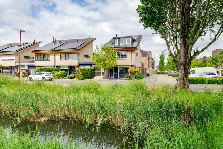 Bachlaan 69A in Oud-Beijerland foto