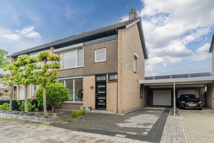 Bachstraat 22 in Halsteren
