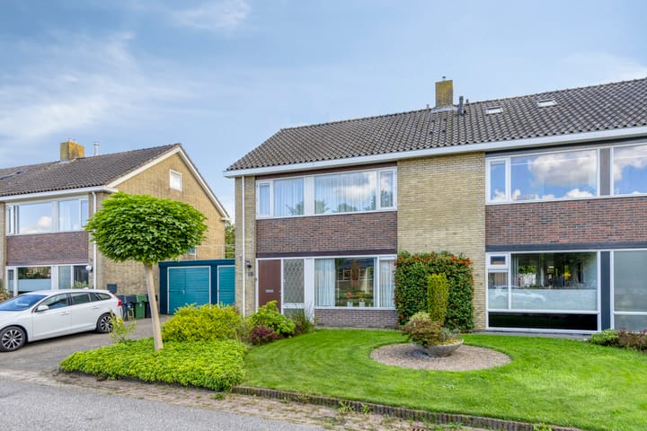 Badlaan 30 in Surhuisterveen