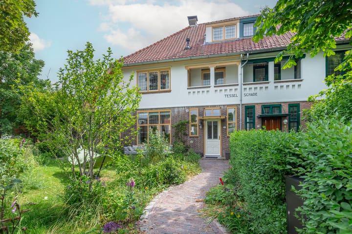 Badlaan 4 in Muiderberg