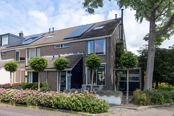 Baetenburg 126 in Heiloo