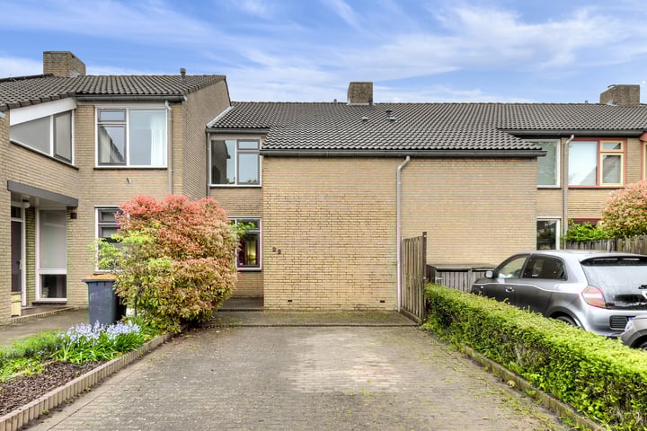 Photo of property Baksweer 22, Raamsdonksveer