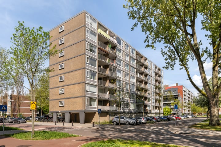 Bart Verhallenplein 170 in Schiedam