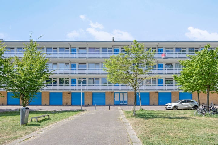 Bart Verhallenplein 46 in Schiedam