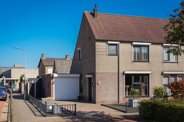 Bartus van de Walstraat 1 in Ochten