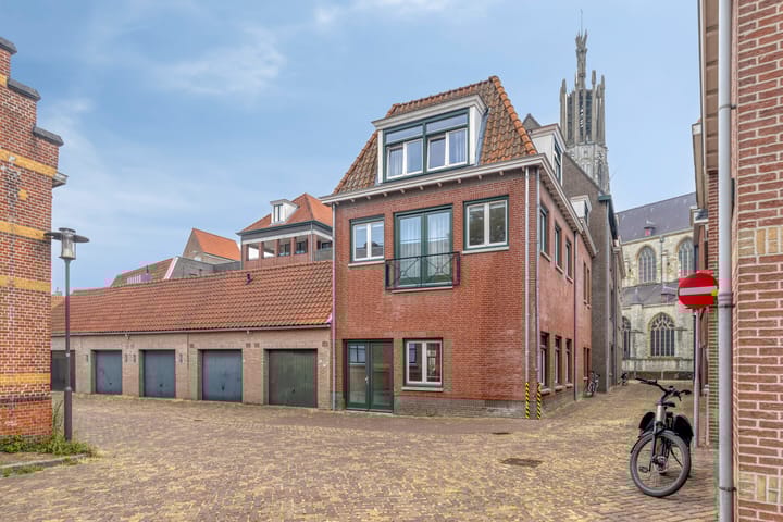 Basiliekstraatje 16 in Hulst