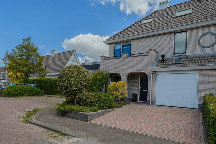 Photo of property Batelier 15, Sliedrecht