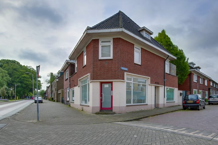 Batjanstraat 1 in Enschede