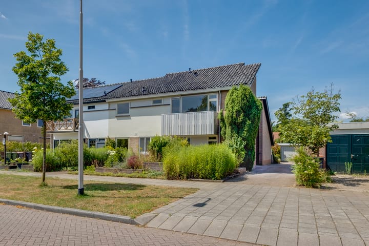 Beatrixlaan 12 in Vorden
