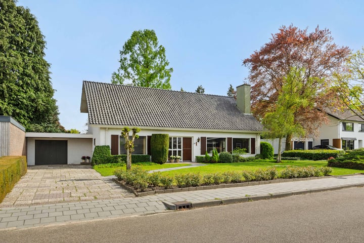 Beatrixlaan 25 in Someren