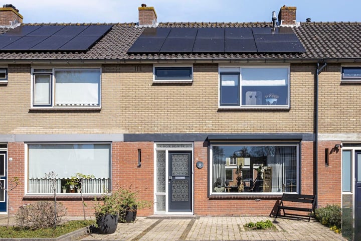 Photo of property Beatrixstraat 11, Nieuw-Beijerland
