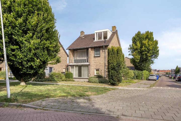 Photo of property Beatrixstraat 45, Terneuzen