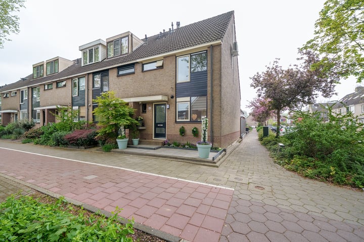 Photo of property Beethovenlaan 48, Zwijndrecht