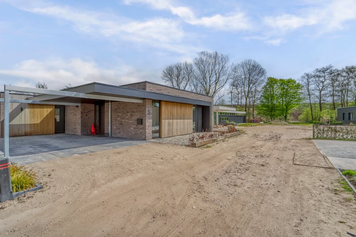 Photo of property Beethovenlaan 5, Raamsdonksveer