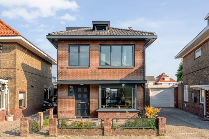 Begoniastraat 14, Almelo Photo of property Begoniastraat 14, Almelo