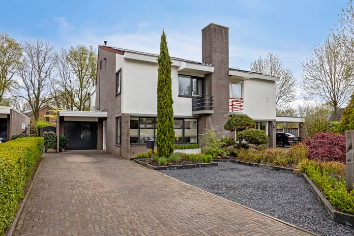 Belgradostraat 16 in Hengelo photo