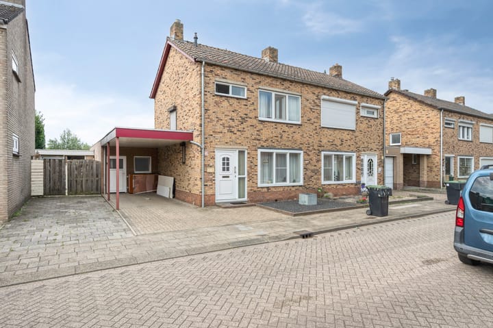 Photo of property Belhofstraat 9, Roosteren