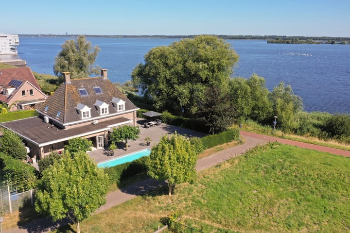 Foto van woning Belle van Zuylenhof 13, Huizen
